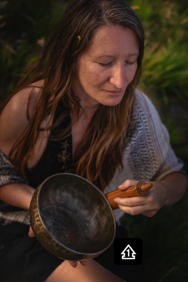 Aya Zebrowska playing singing bowl