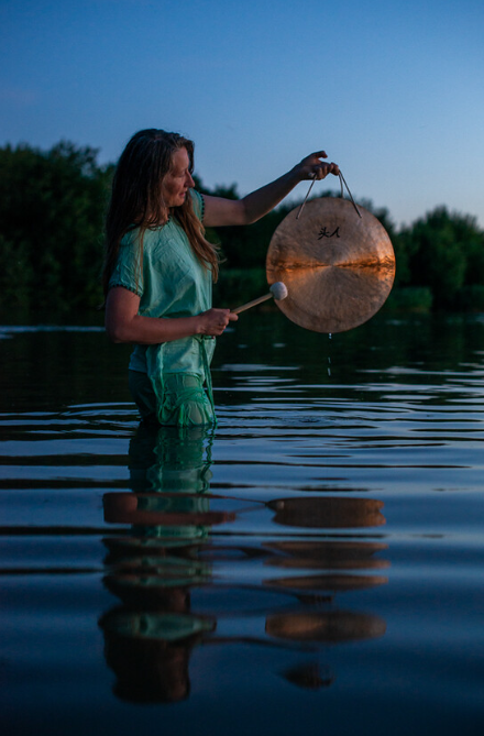 Aya Zebrowska lake gong